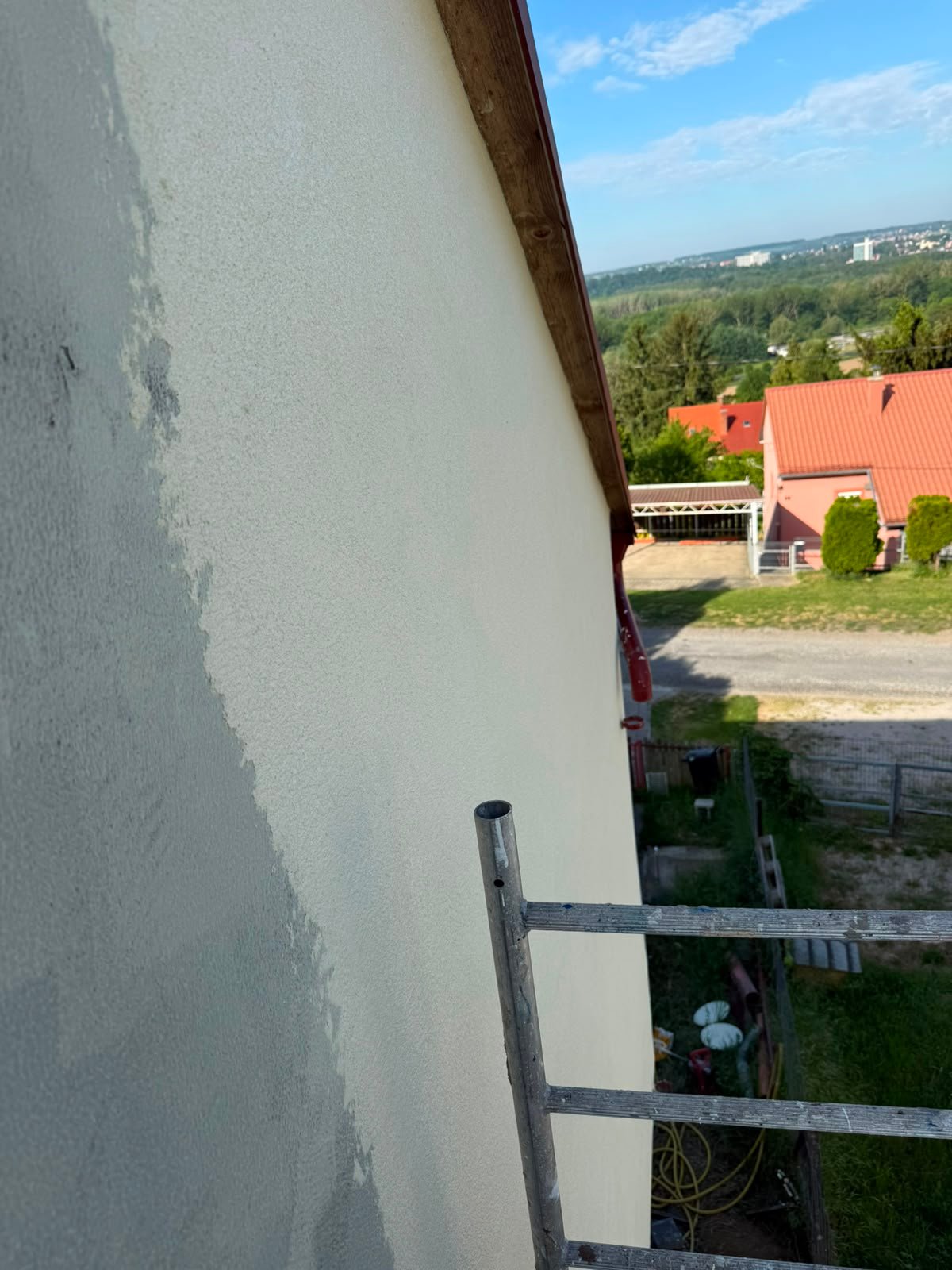 Frissen festett falfelület
